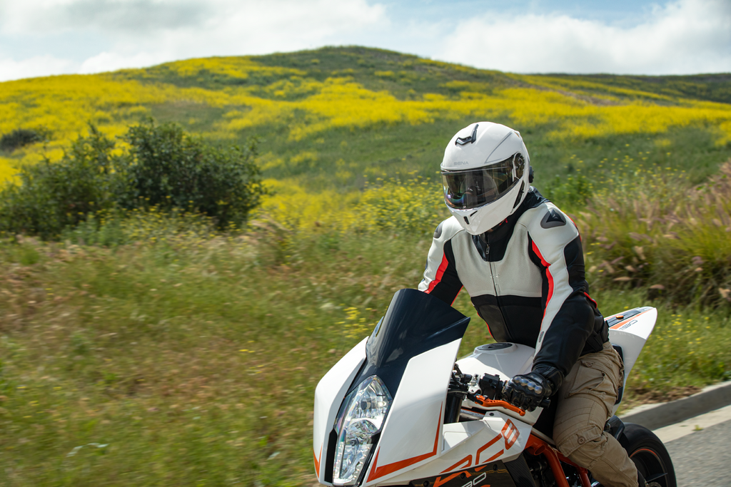 Outrush R Helmet - White